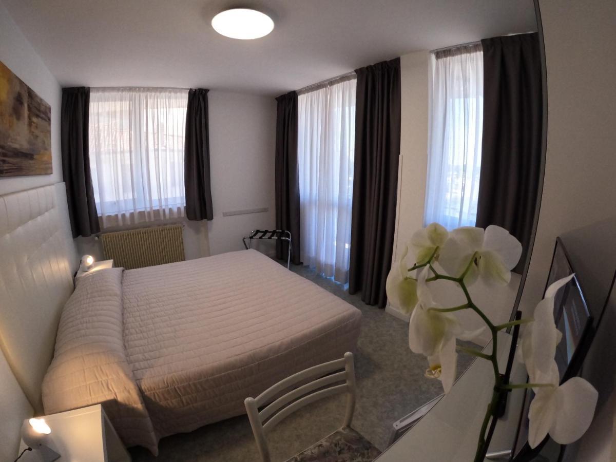 Euro Meuble Hotel 2*